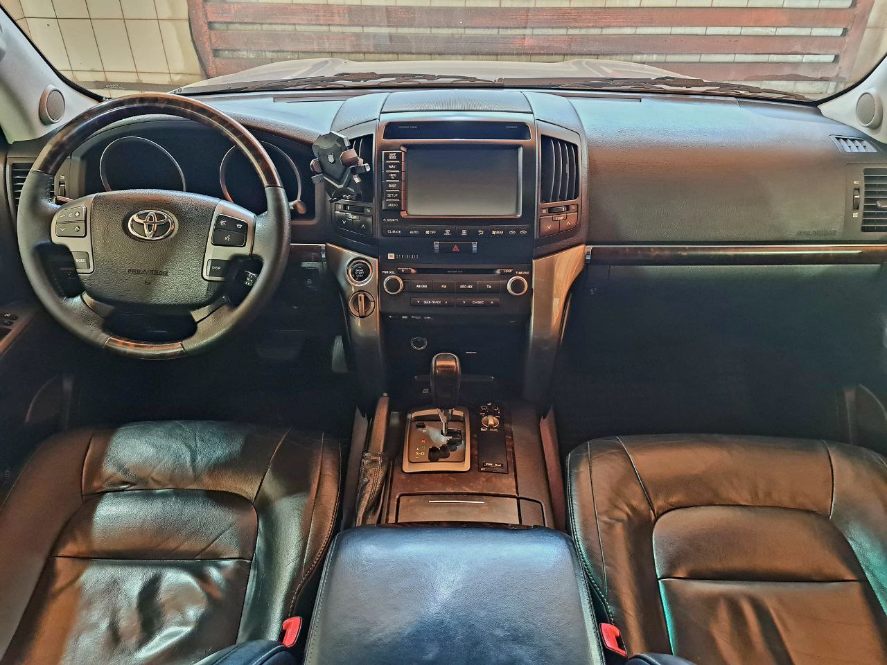 Прокат Toyota Land Cruiser 200
